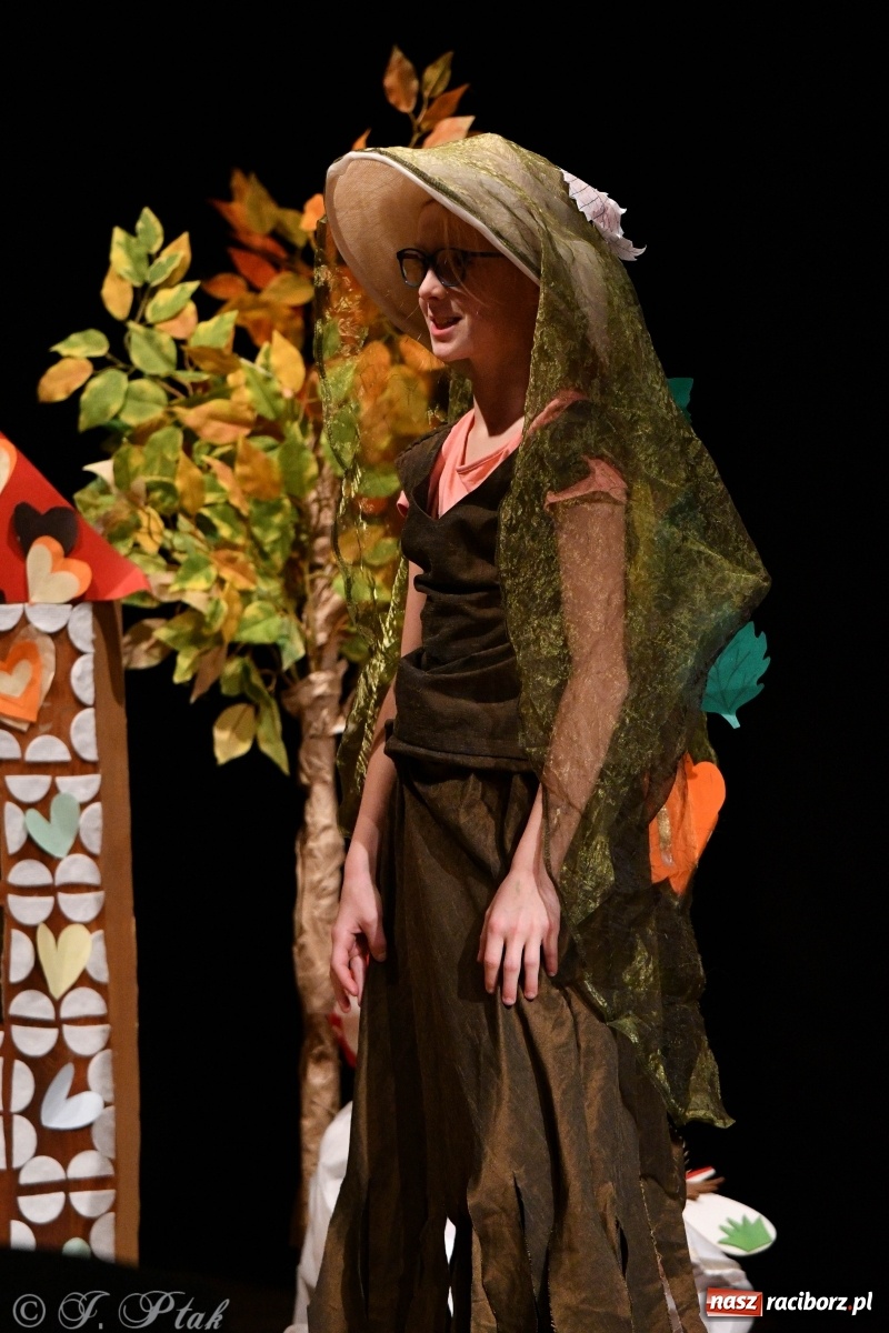 Zdjęcie w galerii na portalu naszraciborz.pl: Wieczór teatralny w MDK [FOTO i WIDEO] wiadomości z regionu