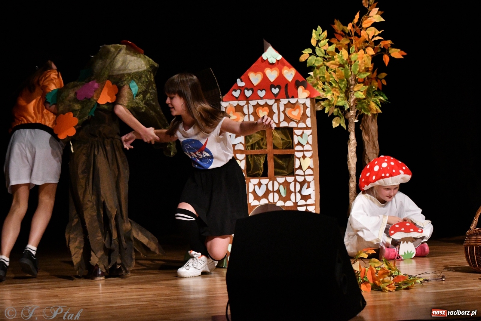 Zdjęcie w galerii na portalu naszraciborz.pl: Wieczór teatralny w MDK [FOTO i WIDEO] wiadomości z regionu