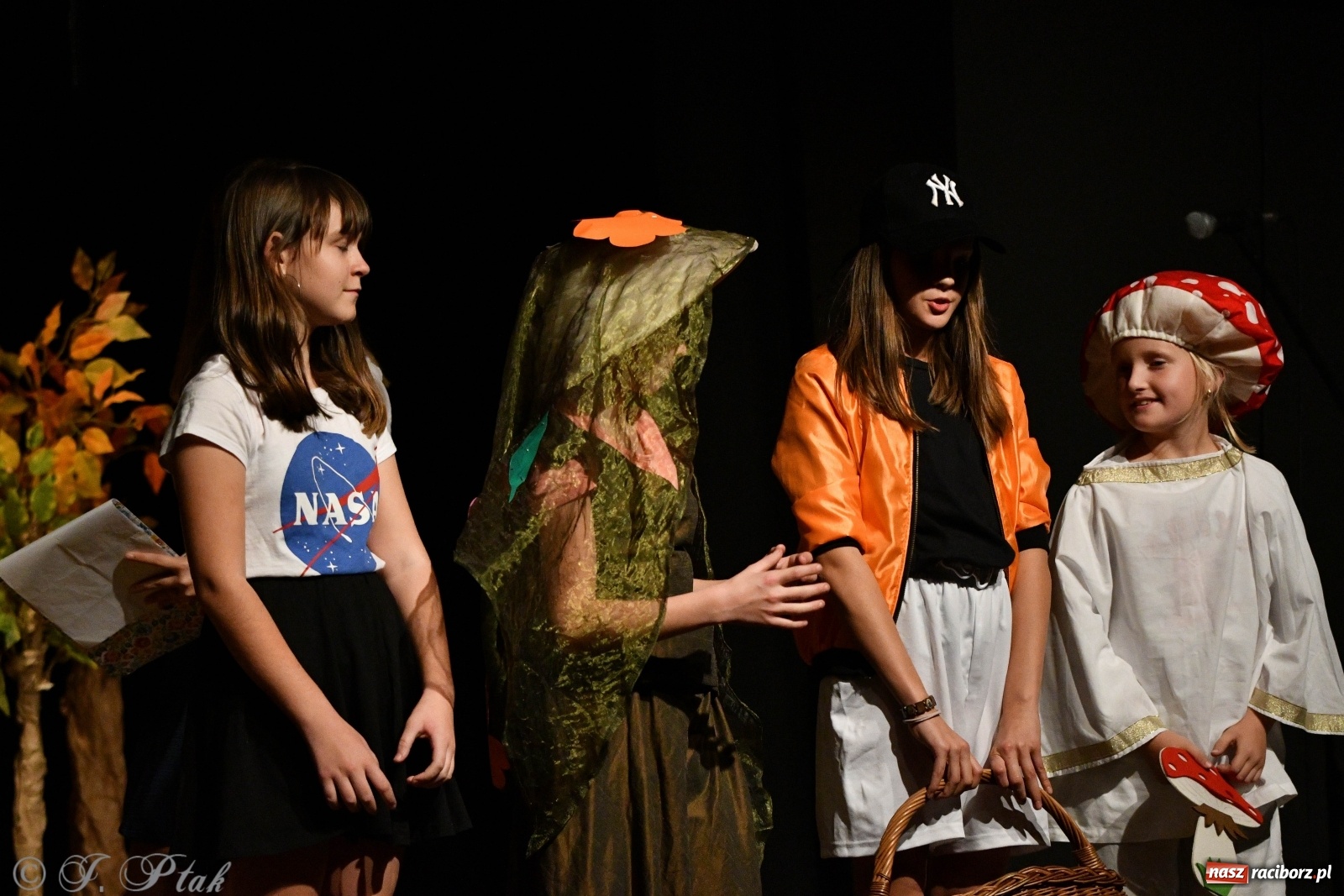 Zdjęcie w galerii na portalu naszraciborz.pl: Wieczór teatralny w MDK [FOTO i WIDEO] wiadomości z regionu