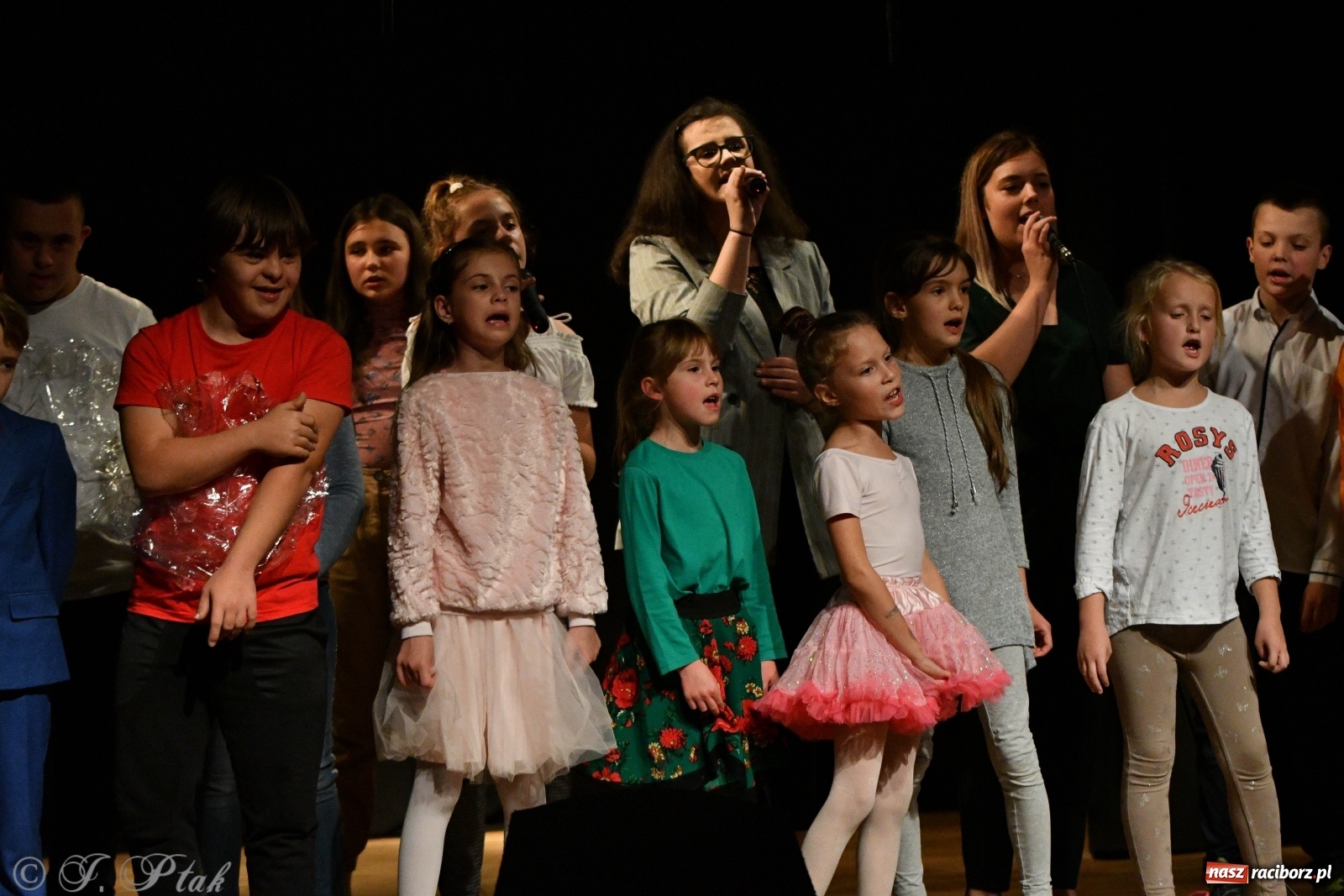 Zdjęcie w galerii na portalu naszraciborz.pl: Wieczór teatralny w MDK [FOTO i WIDEO] wiadomości z regionu