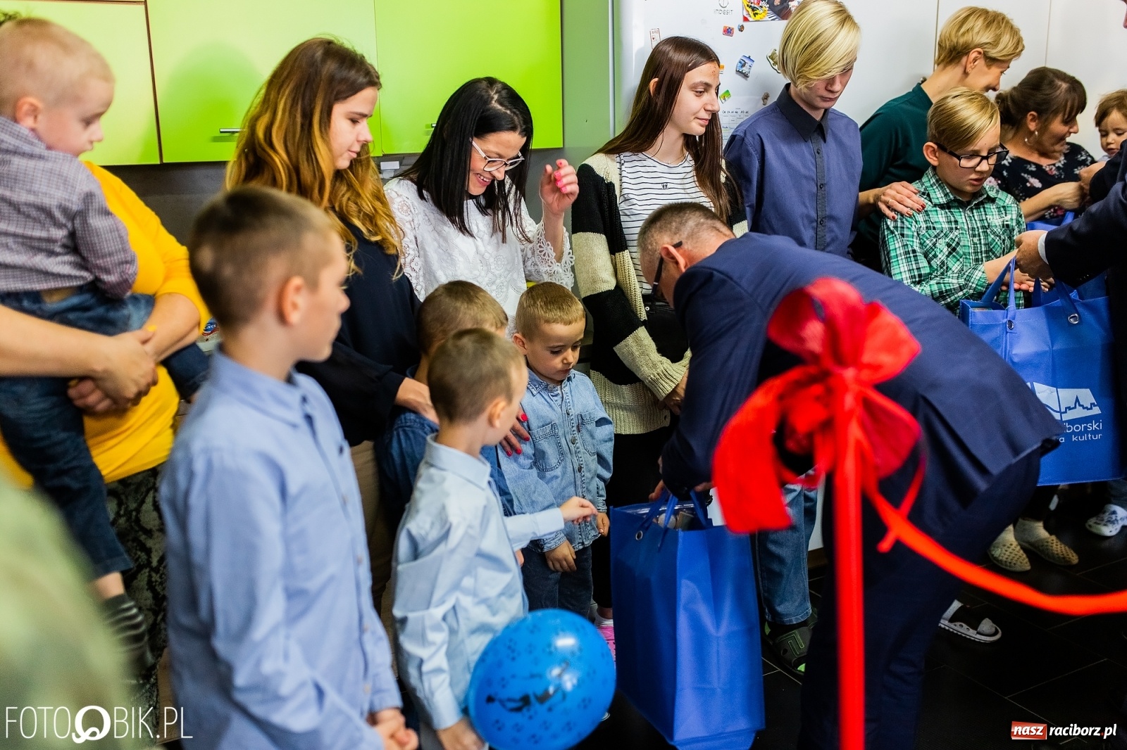 Zdjęcie w galerii na portalu naszraciborz.pl: Do Samborowic wróciły dzieci. Dziś przecięto wstęgę [FOTO] wiadomości z regionu