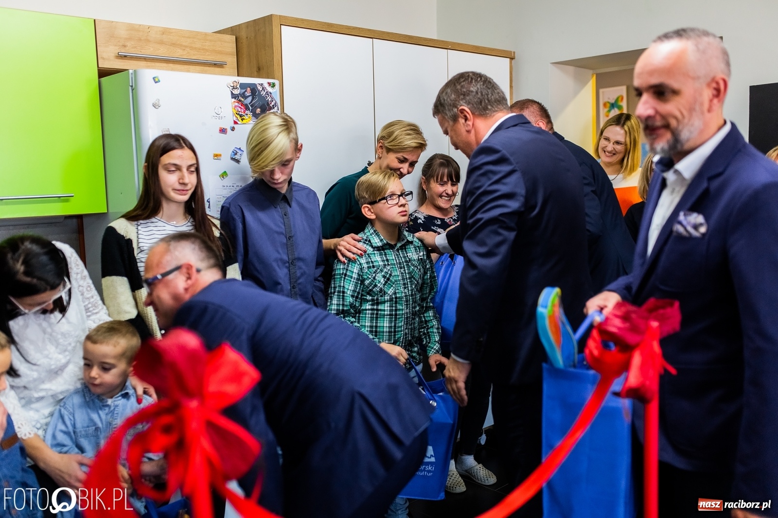 Zdjęcie w galerii na portalu naszraciborz.pl: Do Samborowic wróciły dzieci. Dziś przecięto wstęgę [FOTO] wiadomości z regionu