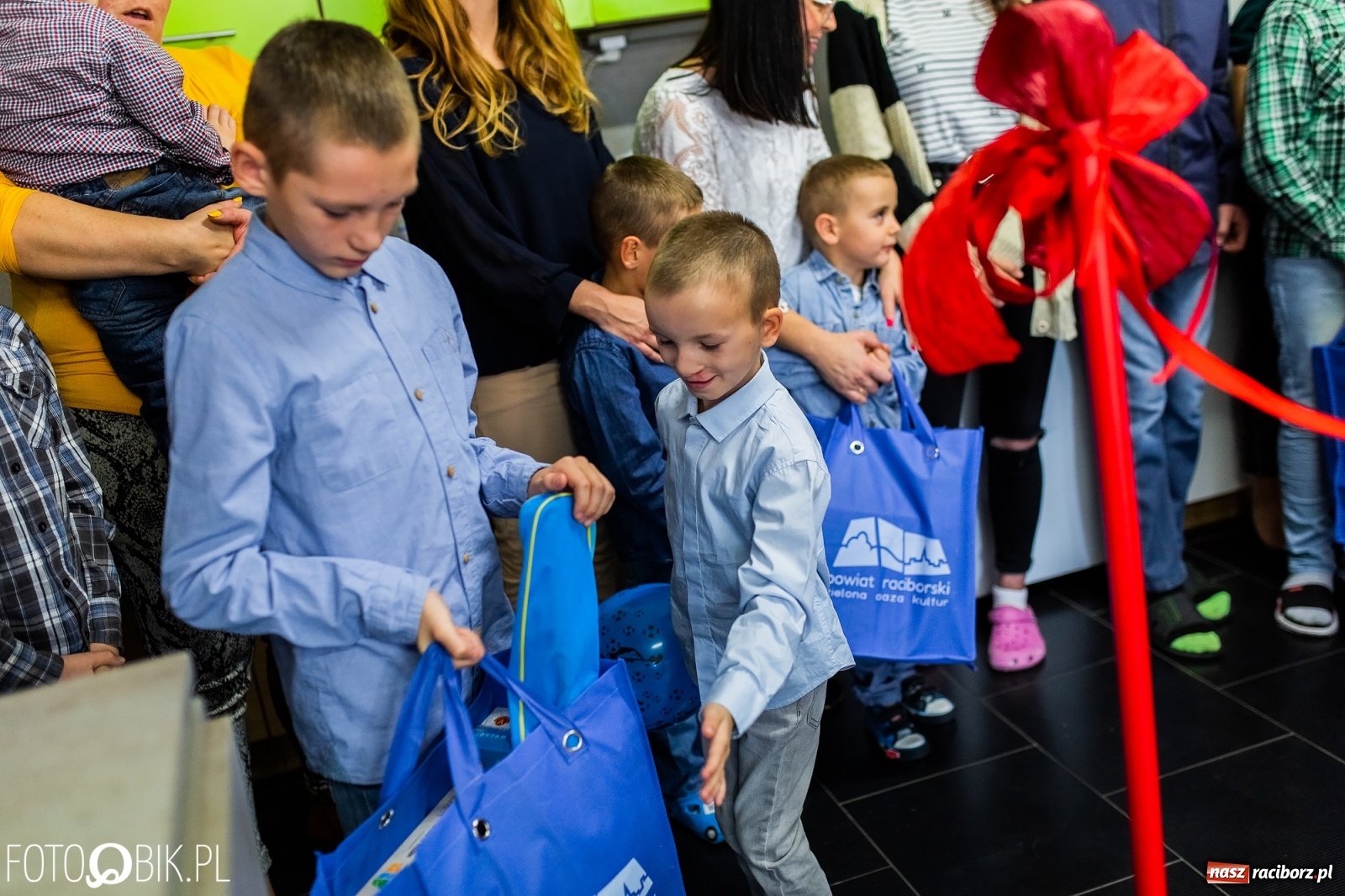 Zdjęcie w galerii na portalu naszraciborz.pl: Do Samborowic wróciły dzieci. Dziś przecięto wstęgę [FOTO] wiadomości z regionu