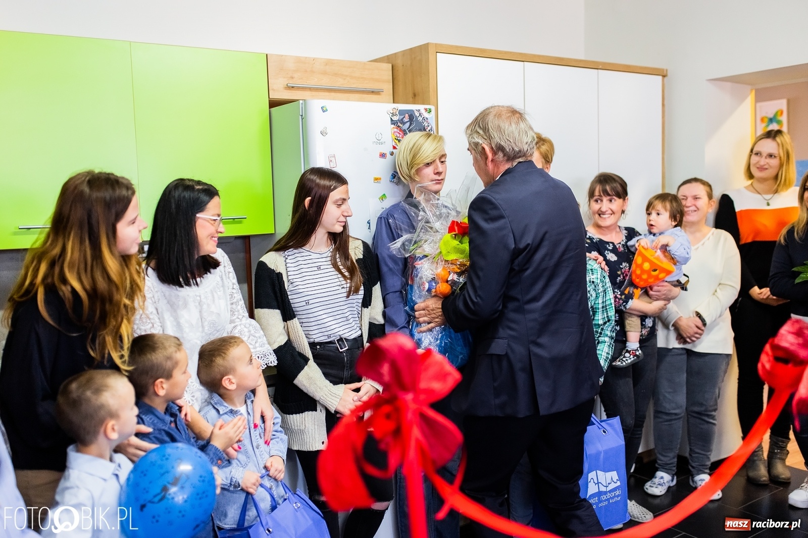 Zdjęcie w galerii na portalu naszraciborz.pl: Do Samborowic wróciły dzieci. Dziś przecięto wstęgę [FOTO] wiadomości z regionu