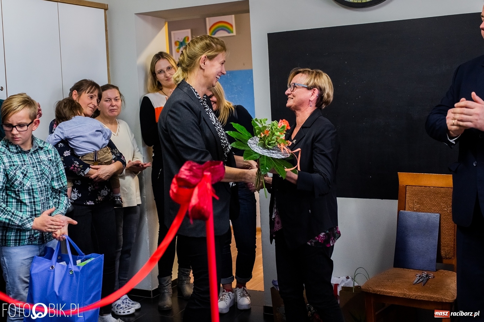 Zdjęcie w galerii na portalu naszraciborz.pl: Do Samborowic wróciły dzieci. Dziś przecięto wstęgę [FOTO] wiadomości z regionu