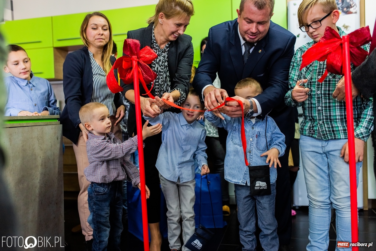 Zdjęcie w galerii na portalu naszraciborz.pl: Do Samborowic wróciły dzieci. Dziś przecięto wstęgę [FOTO] wiadomości z regionu