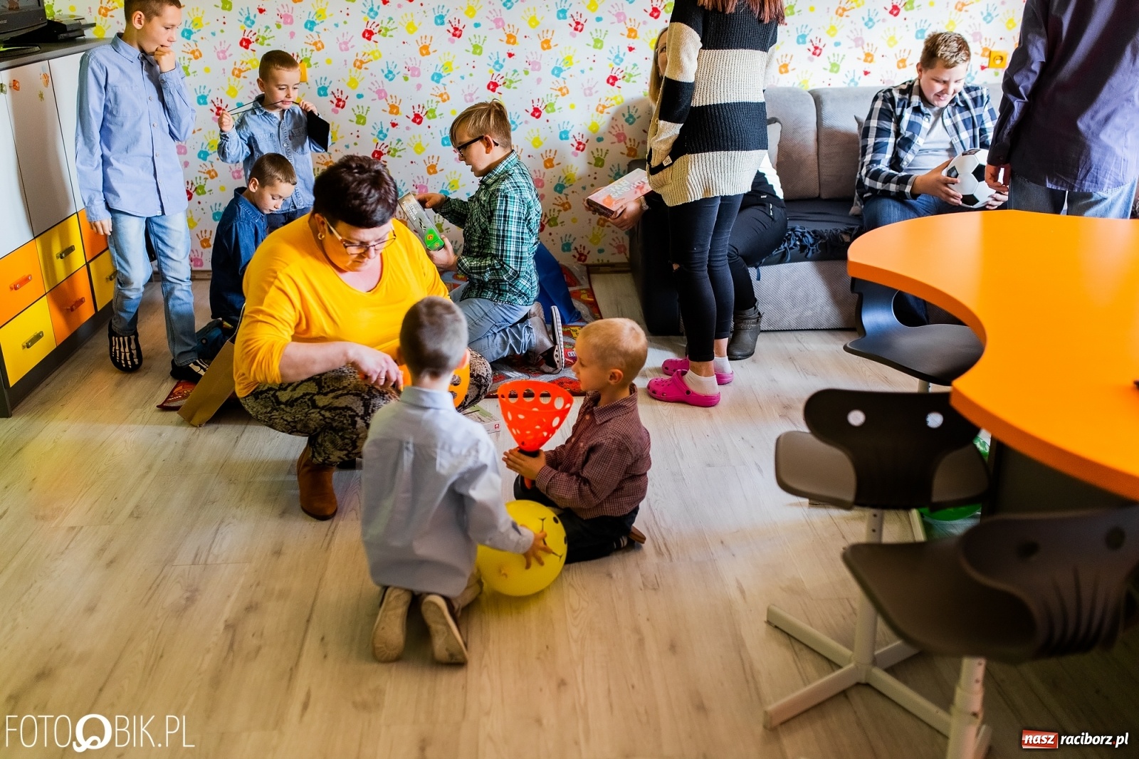 Zdjęcie w galerii na portalu naszraciborz.pl: Do Samborowic wróciły dzieci. Dziś przecięto wstęgę [FOTO] wiadomości z regionu