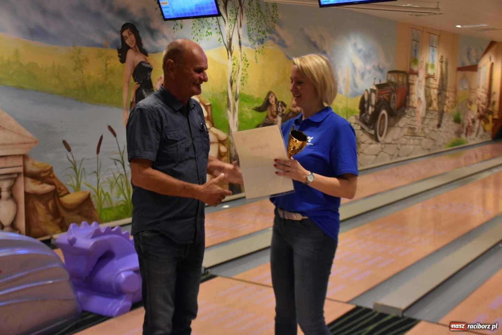 Zdjęcie w galerii na portalu naszraciborz.pl: Polsko-czeska rywalizacja na kręgielni wiadomości z regionu