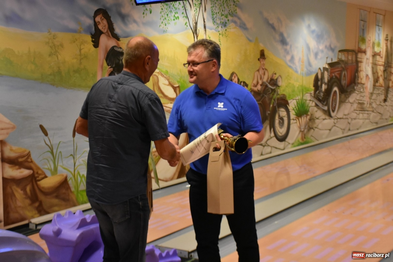 Zdjęcie w galerii na portalu naszraciborz.pl: Polsko-czeska rywalizacja na kręgielni wiadomości z regionu