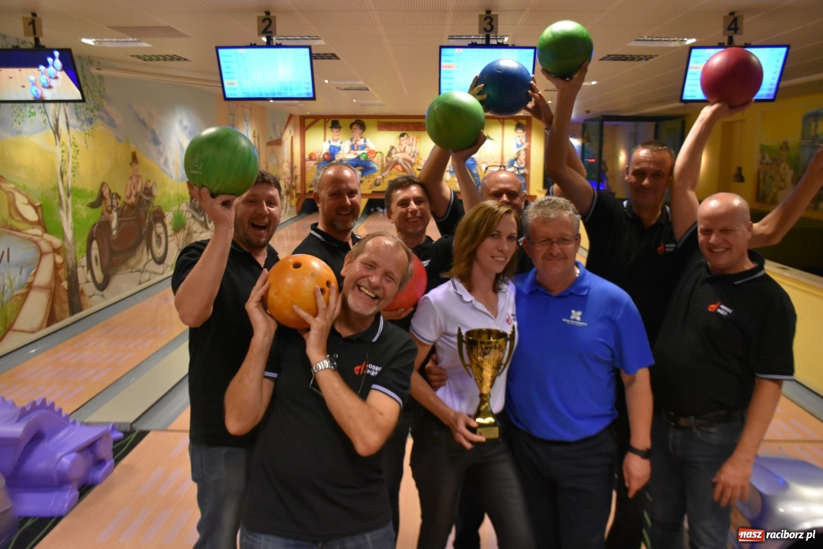 Zdjęcie w galerii na portalu naszraciborz.pl: Polsko-czeska rywalizacja na kręgielni wiadomości z regionu