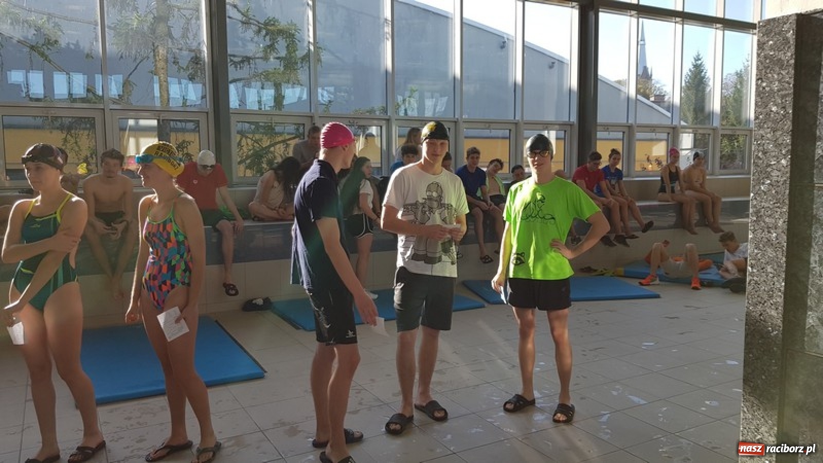 Zdjęcie w galerii na portalu naszraciborz.pl: ZSOMS wygrywa w pływackiej Licealiadzie  wiadomości z regionu