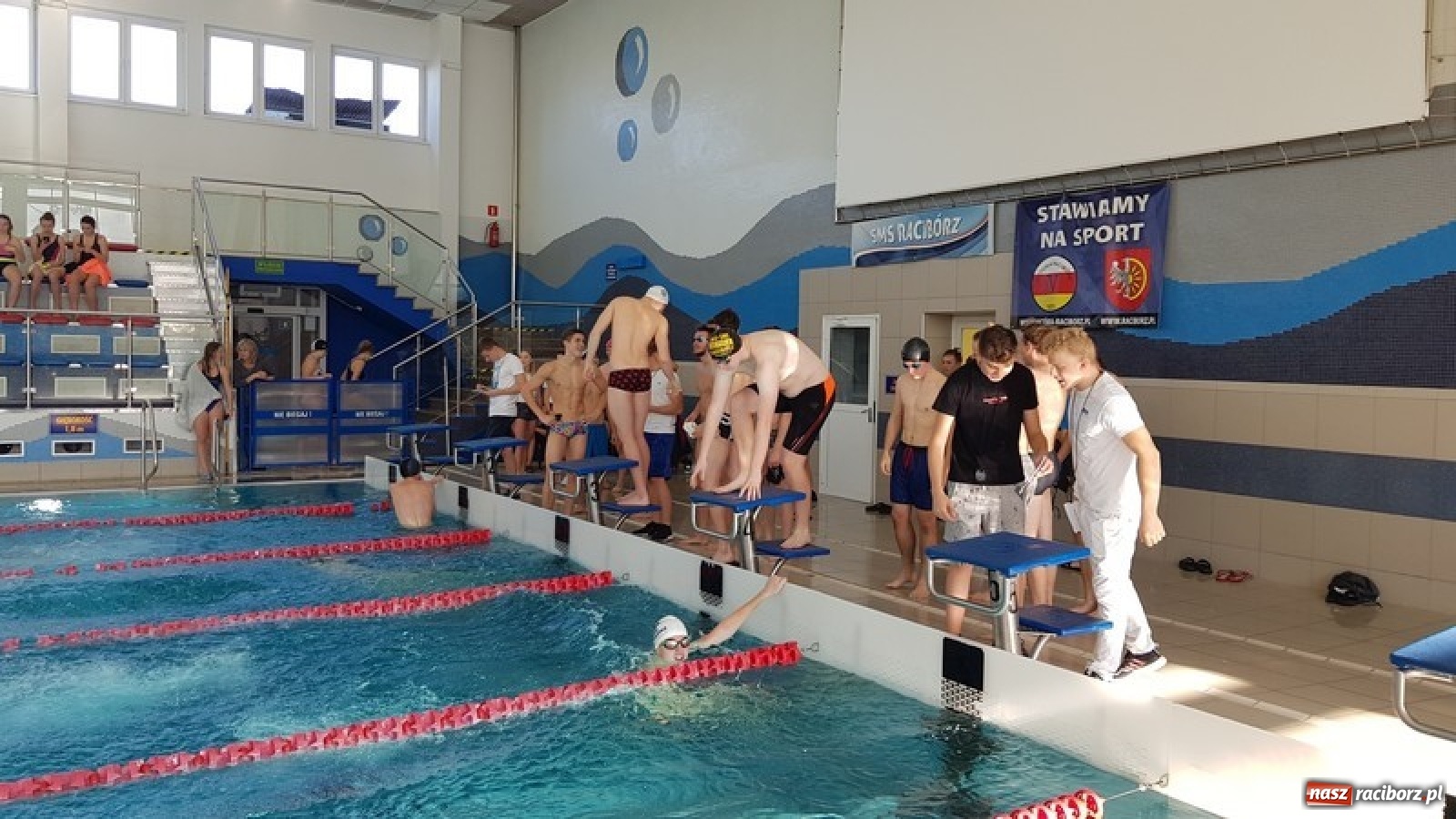 Zdjęcie w galerii na portalu naszraciborz.pl: ZSOMS wygrywa w pływackiej Licealiadzie  wiadomości z regionu