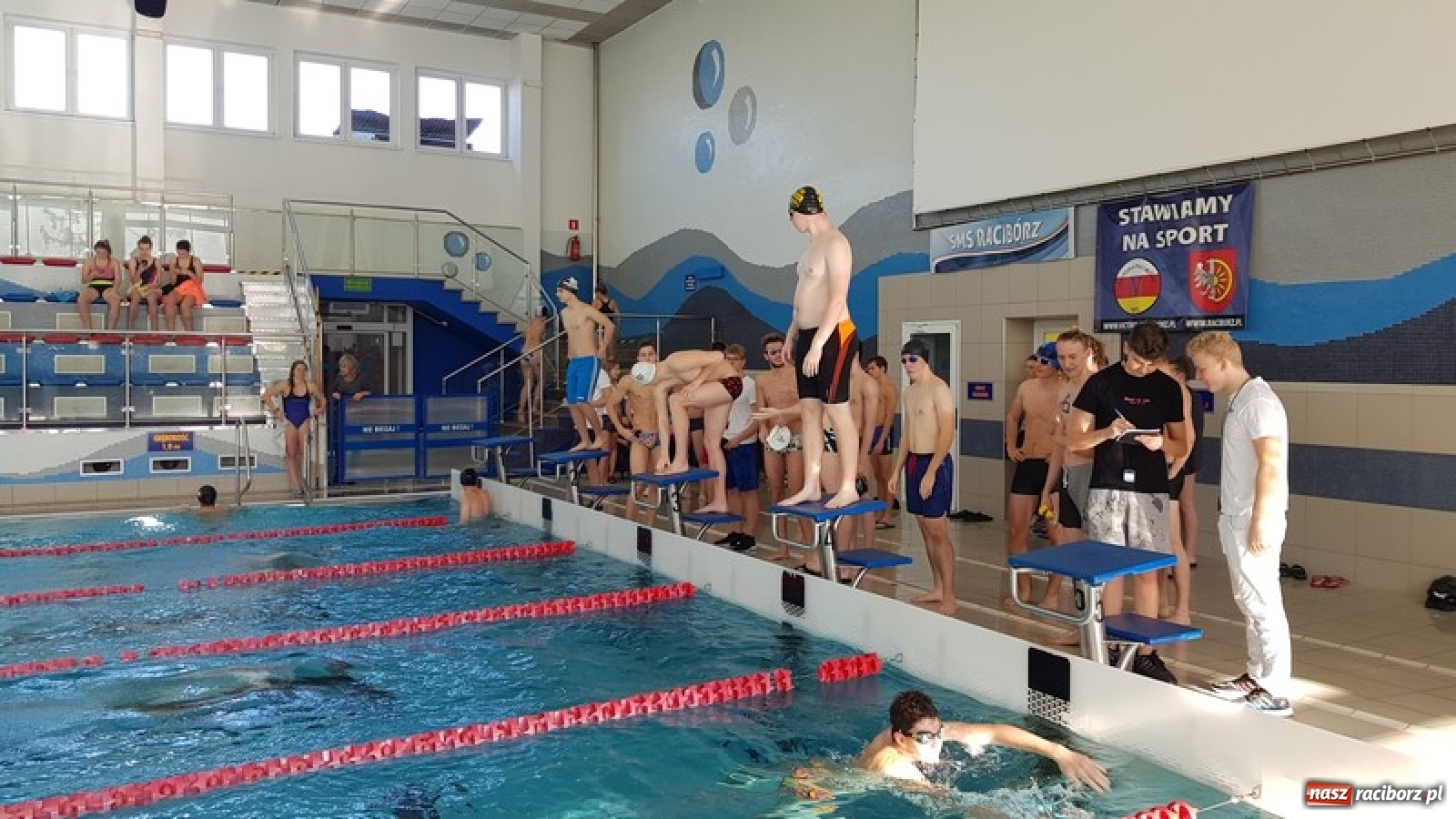 Zdjęcie w galerii na portalu naszraciborz.pl: ZSOMS wygrywa w pływackiej Licealiadzie  wiadomości z regionu