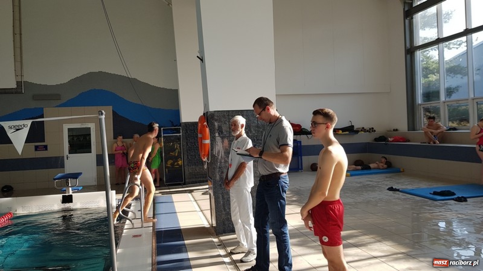 Zdjęcie w galerii na portalu naszraciborz.pl: ZSOMS wygrywa w pływackiej Licealiadzie  wiadomości z regionu