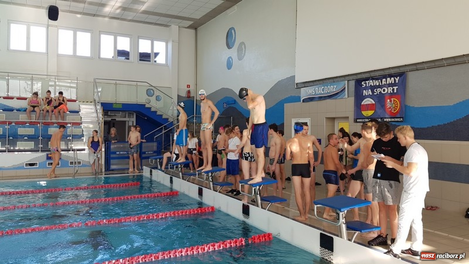 Zdjęcie w galerii na portalu naszraciborz.pl: ZSOMS wygrywa w pływackiej Licealiadzie  wiadomości z regionu