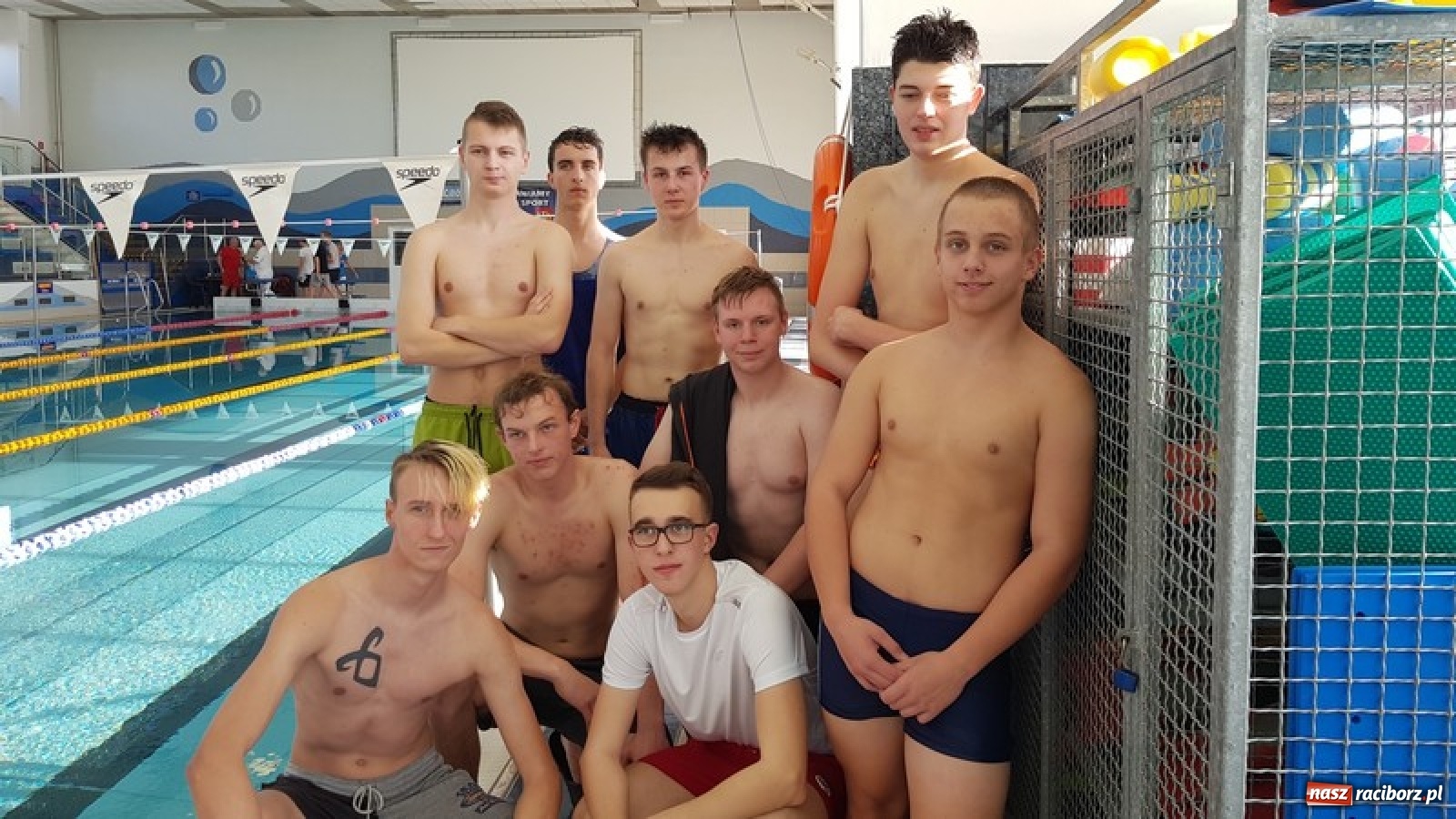 Zdjęcie w galerii na portalu naszraciborz.pl: ZSOMS wygrywa w pływackiej Licealiadzie  wiadomości z regionu