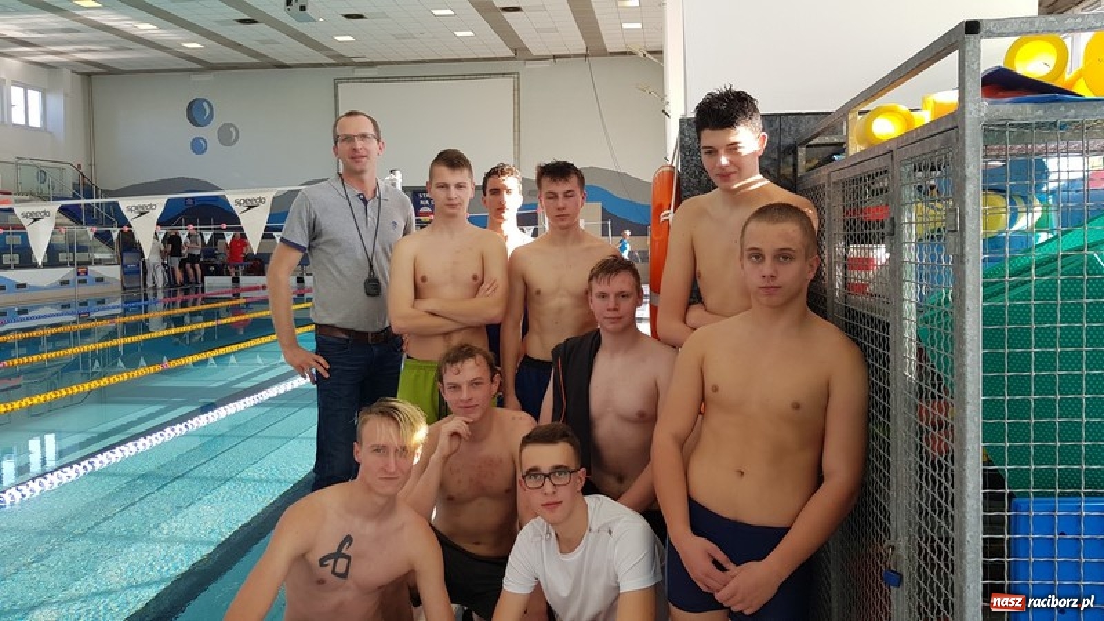 Zdjęcie w galerii na portalu naszraciborz.pl: ZSOMS wygrywa w pływackiej Licealiadzie  wiadomości z regionu