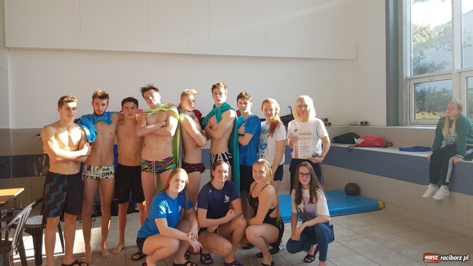 Zdjęcie w galerii na portalu naszraciborz.pl: ZSOMS wygrywa w pływackiej Licealiadzie  wiadomości z regionu