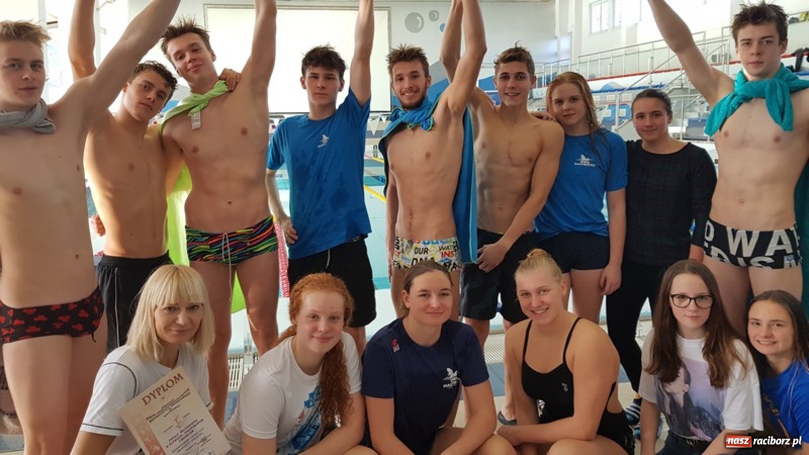 Zdjęcie w galerii na portalu naszraciborz.pl: ZSOMS wygrywa w pływackiej Licealiadzie  wiadomości z regionu