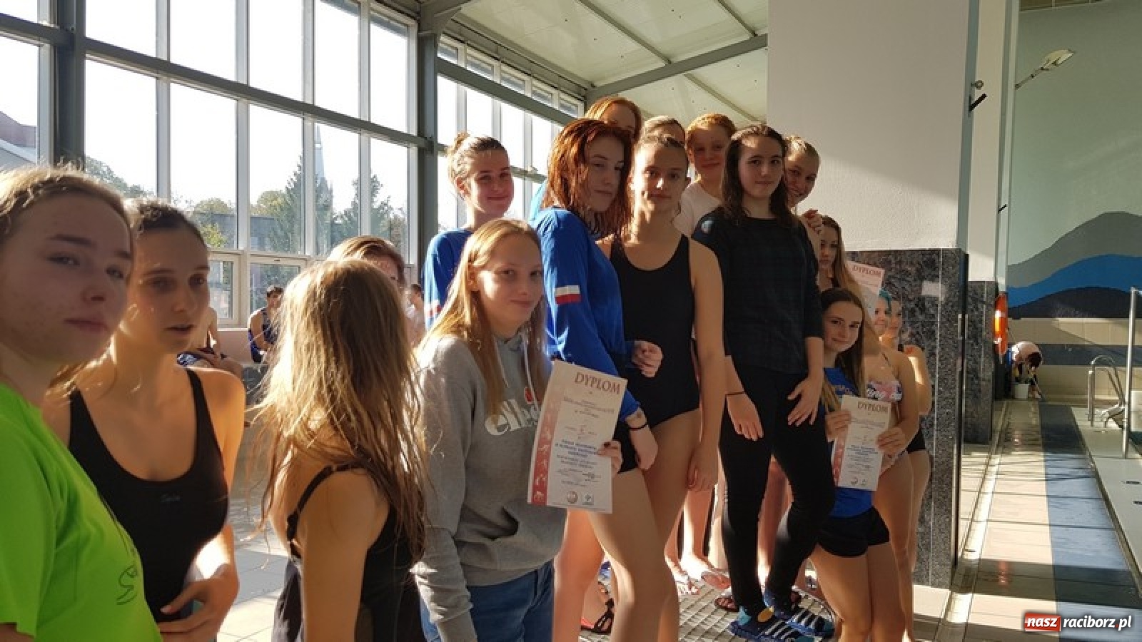 Zdjęcie w galerii na portalu naszraciborz.pl: ZSOMS wygrywa w pływackiej Licealiadzie  wiadomości z regionu