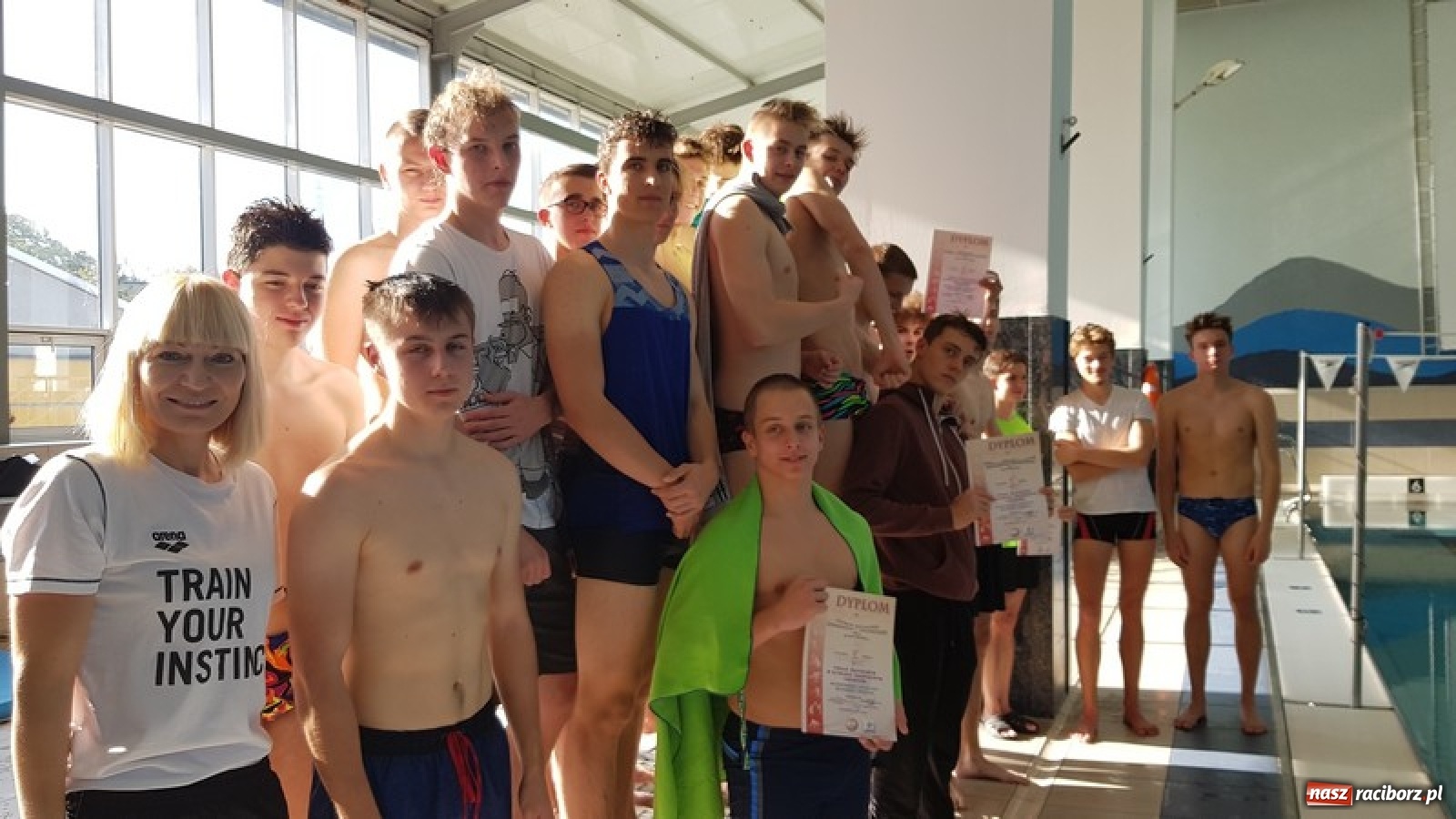 Zdjęcie w galerii na portalu naszraciborz.pl: ZSOMS wygrywa w pływackiej Licealiadzie  wiadomości z regionu