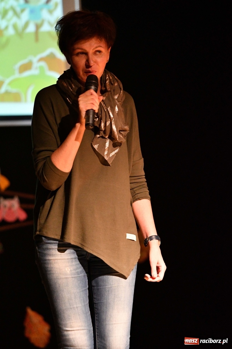 Zdjęcie w galerii na portalu naszraciborz.pl: Na jesienną nutę. Wieczór z piosenką w MDK  wiadomości z regionu