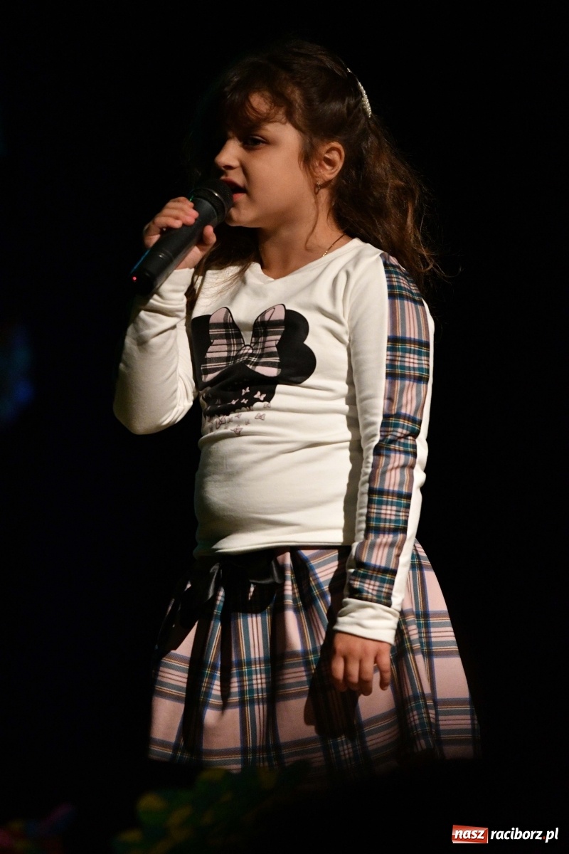 Zdjęcie w galerii na portalu naszraciborz.pl: Na jesienną nutę. Wieczór z piosenką w MDK  wiadomości z regionu