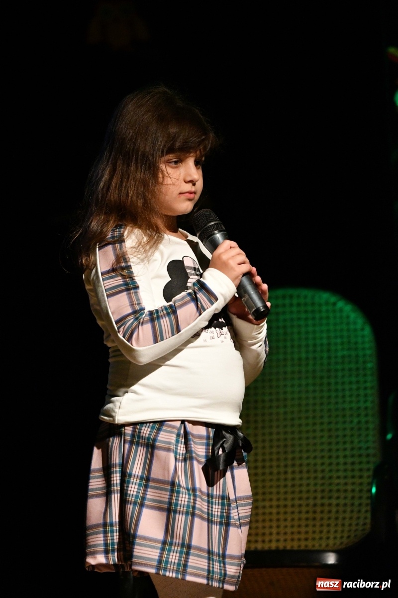 Zdjęcie w galerii na portalu naszraciborz.pl: Na jesienną nutę. Wieczór z piosenką w MDK  wiadomości z regionu