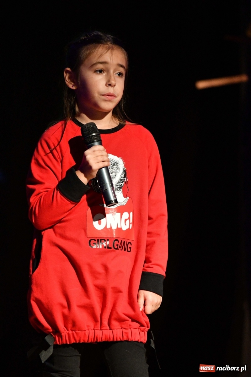 Zdjęcie w galerii na portalu naszraciborz.pl: Na jesienną nutę. Wieczór z piosenką w MDK  wiadomości z regionu