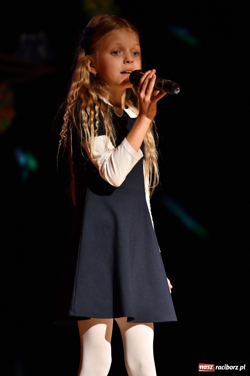 Zdjęcie w galerii na portalu naszraciborz.pl: Na jesienną nutę. Wieczór z piosenką w MDK  wiadomości z regionu