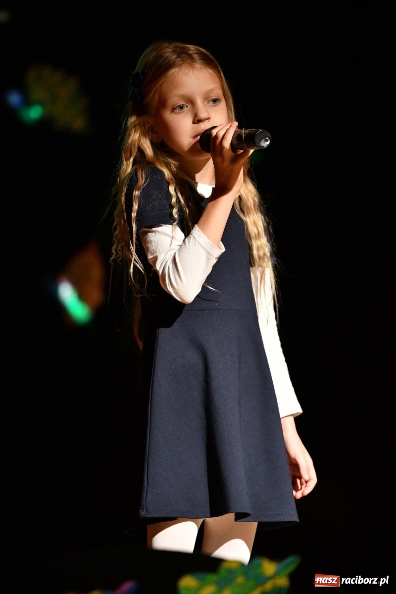 Zdjęcie w galerii na portalu naszraciborz.pl: Na jesienną nutę. Wieczór z piosenką w MDK  wiadomości z regionu