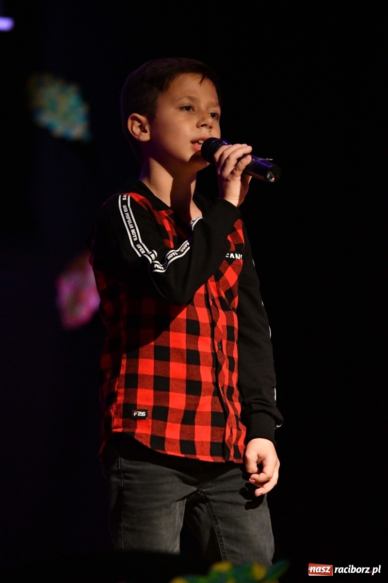 Zdjęcie w galerii na portalu naszraciborz.pl: Na jesienną nutę. Wieczór z piosenką w MDK  wiadomości z regionu