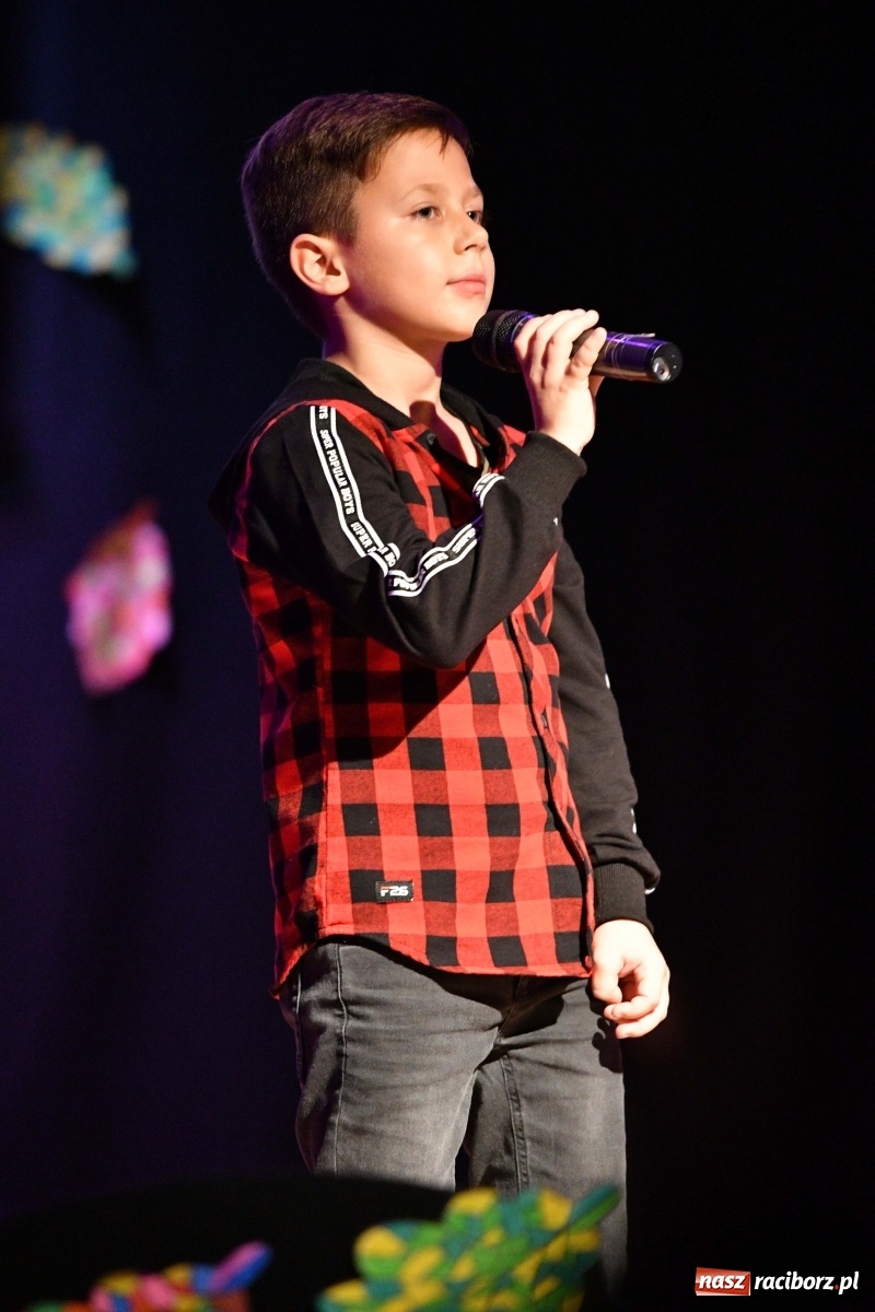 Zdjęcie w galerii na portalu naszraciborz.pl: Na jesienną nutę. Wieczór z piosenką w MDK  wiadomości z regionu