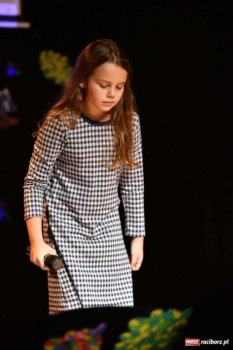 Zdjęcie w galerii na portalu naszraciborz.pl: Na jesienną nutę. Wieczór z piosenką w MDK  wiadomości z regionu