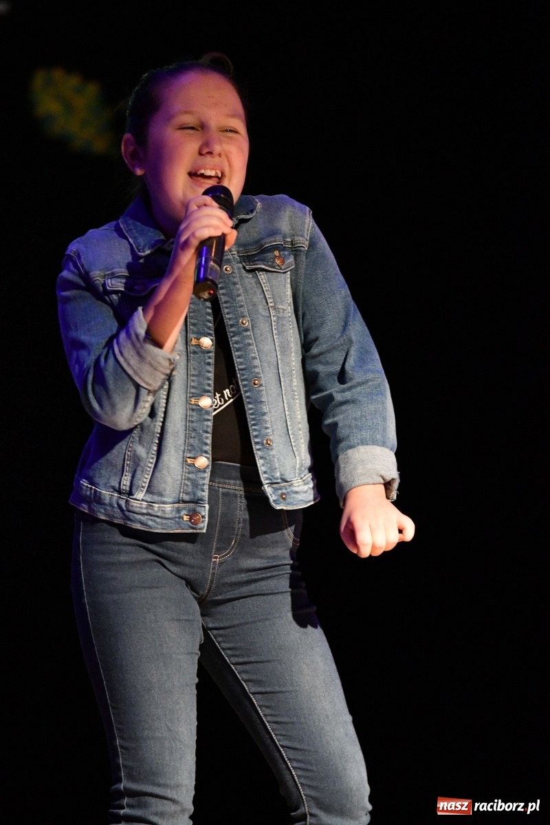 Zdjęcie w galerii na portalu naszraciborz.pl: Na jesienną nutę. Wieczór z piosenką w MDK  wiadomości z regionu
