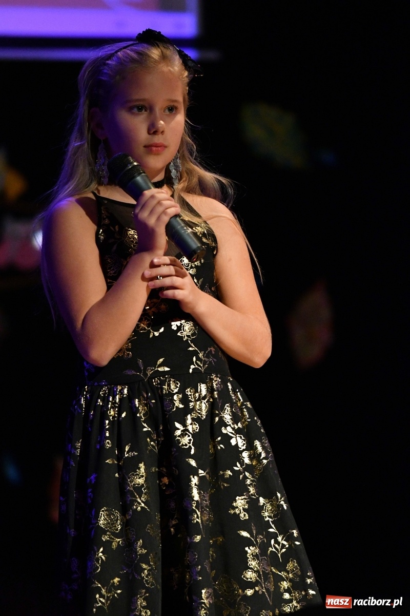 Zdjęcie w galerii na portalu naszraciborz.pl: Na jesienną nutę. Wieczór z piosenką w MDK  wiadomości z regionu