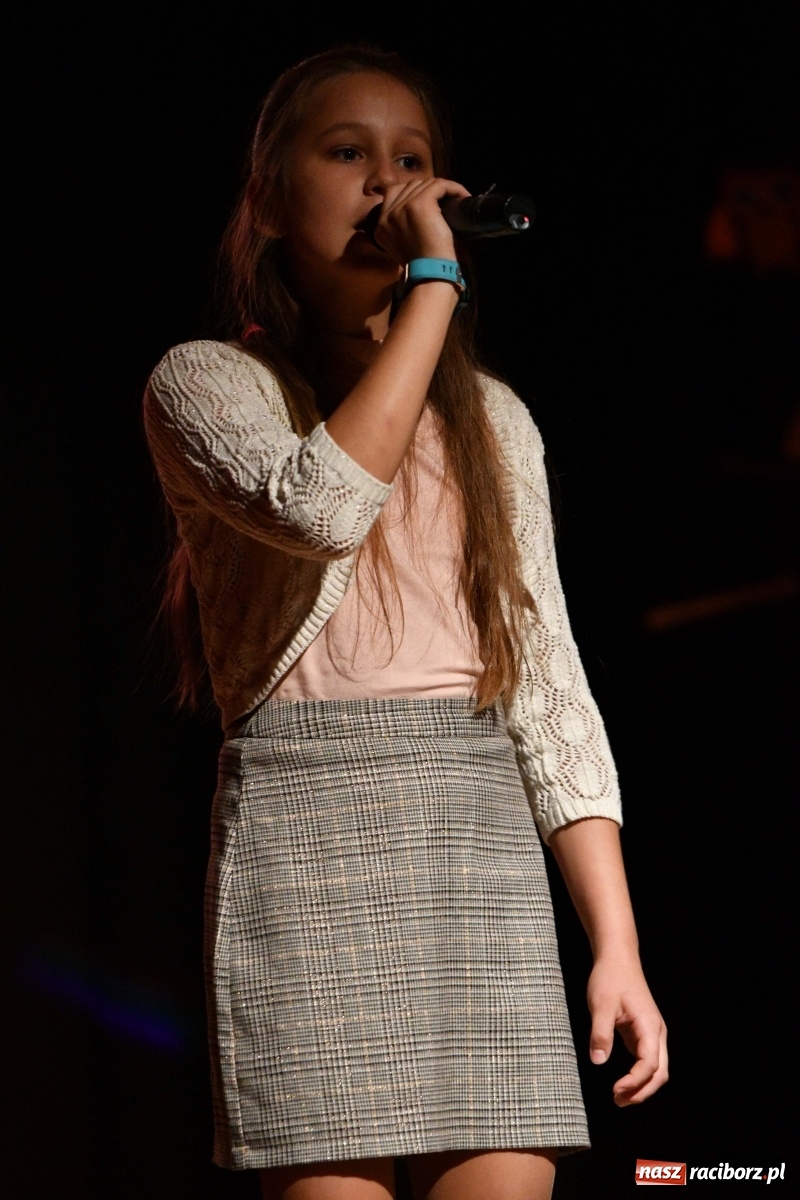 Zdjęcie w galerii na portalu naszraciborz.pl: Na jesienną nutę. Wieczór z piosenką w MDK  wiadomości z regionu