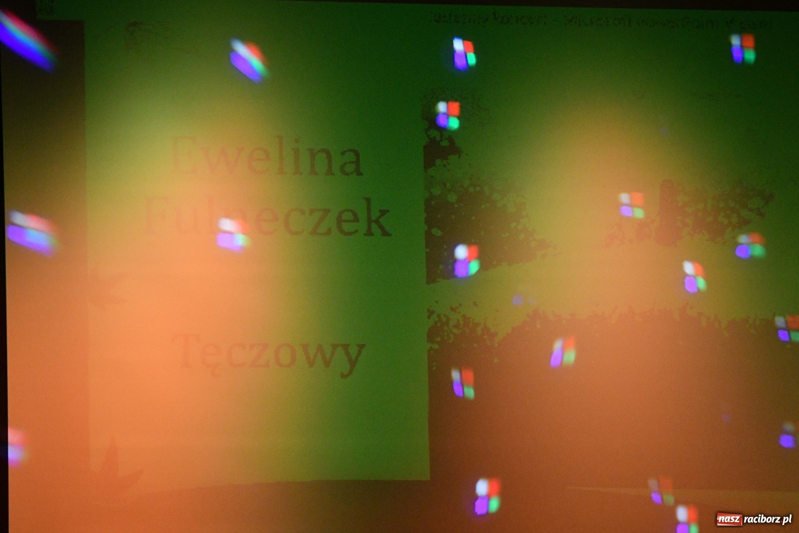 Zdjęcie w galerii na portalu naszraciborz.pl: Na jesienną nutę. Wieczór z piosenką w MDK  wiadomości z regionu