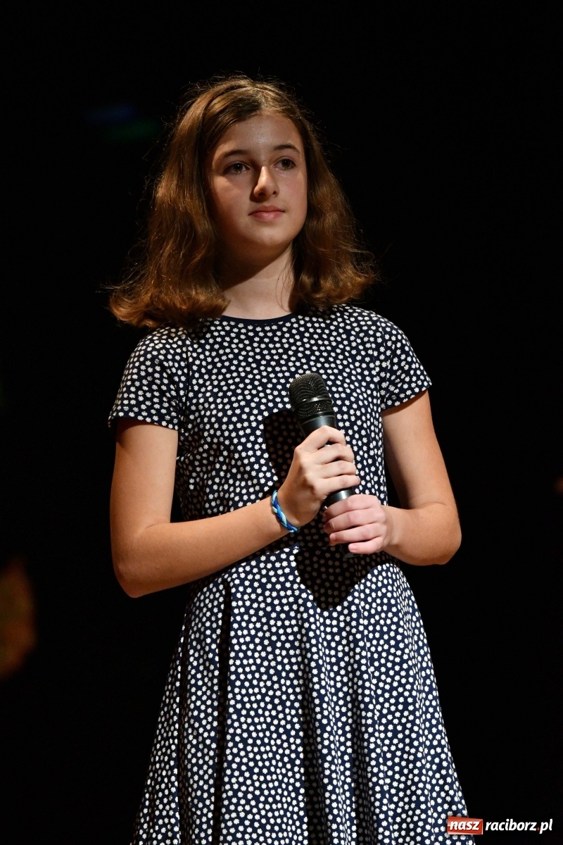 Zdjęcie w galerii na portalu naszraciborz.pl: Na jesienną nutę. Wieczór z piosenką w MDK  wiadomości z regionu