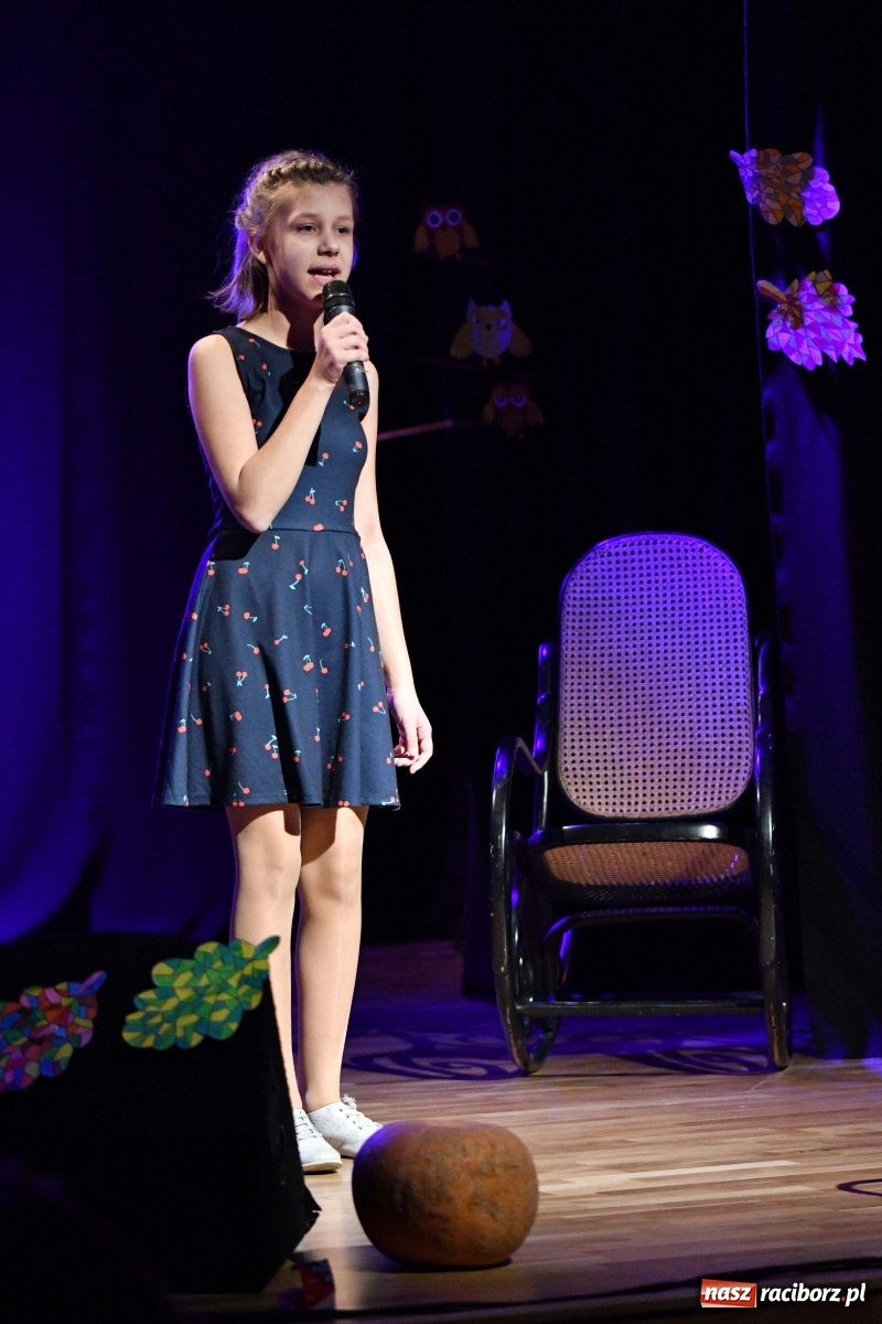 Zdjęcie w galerii na portalu naszraciborz.pl: Na jesienną nutę. Wieczór z piosenką w MDK  wiadomości z regionu