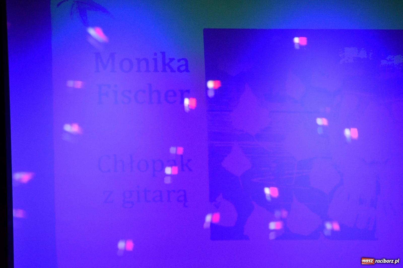 Zdjęcie w galerii na portalu naszraciborz.pl: Na jesienną nutę. Wieczór z piosenką w MDK  wiadomości z regionu