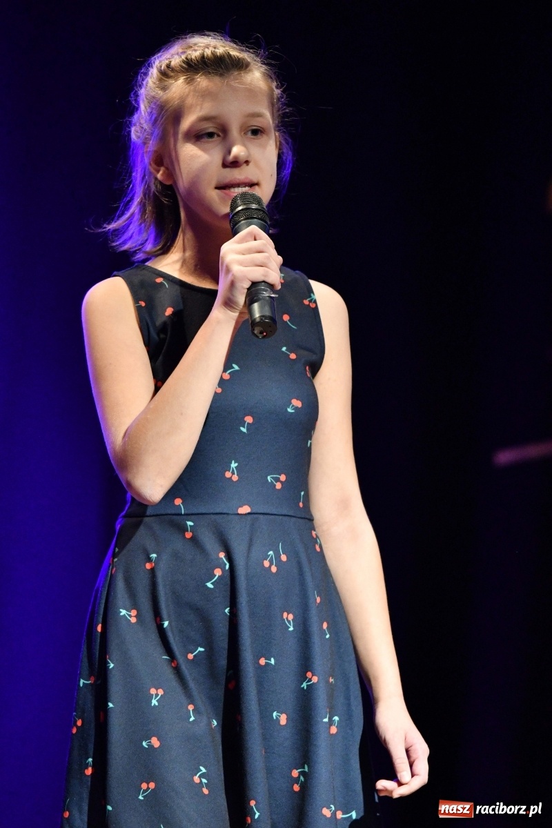 Zdjęcie w galerii na portalu naszraciborz.pl: Na jesienną nutę. Wieczór z piosenką w MDK  wiadomości z regionu