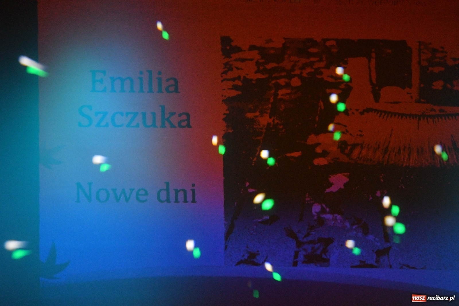 Zdjęcie w galerii na portalu naszraciborz.pl: Na jesienną nutę. Wieczór z piosenką w MDK  wiadomości z regionu