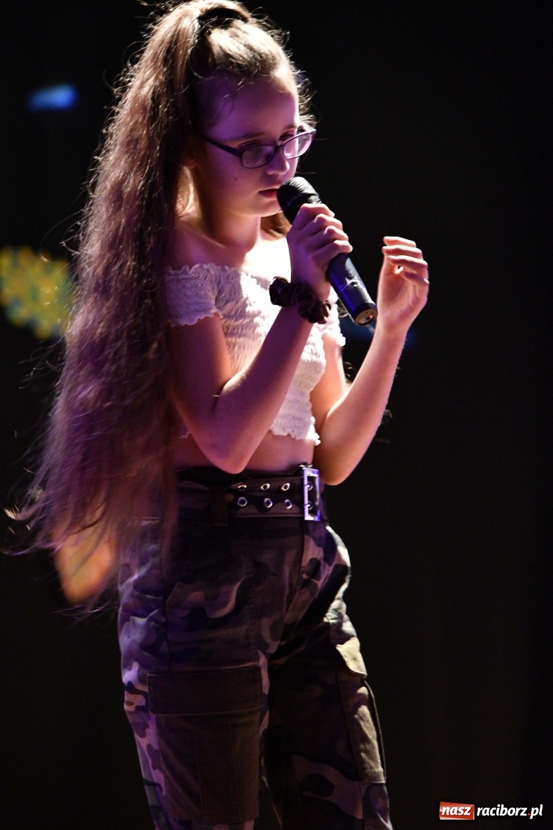 Zdjęcie w galerii na portalu naszraciborz.pl: Na jesienną nutę. Wieczór z piosenką w MDK  wiadomości z regionu