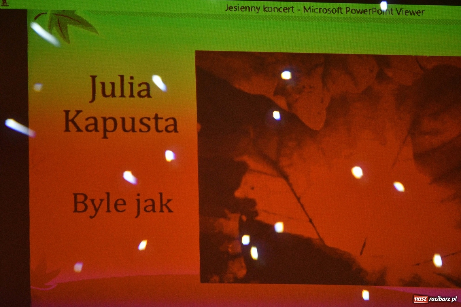 Zdjęcie w galerii na portalu naszraciborz.pl: Na jesienną nutę. Wieczór z piosenką w MDK  wiadomości z regionu