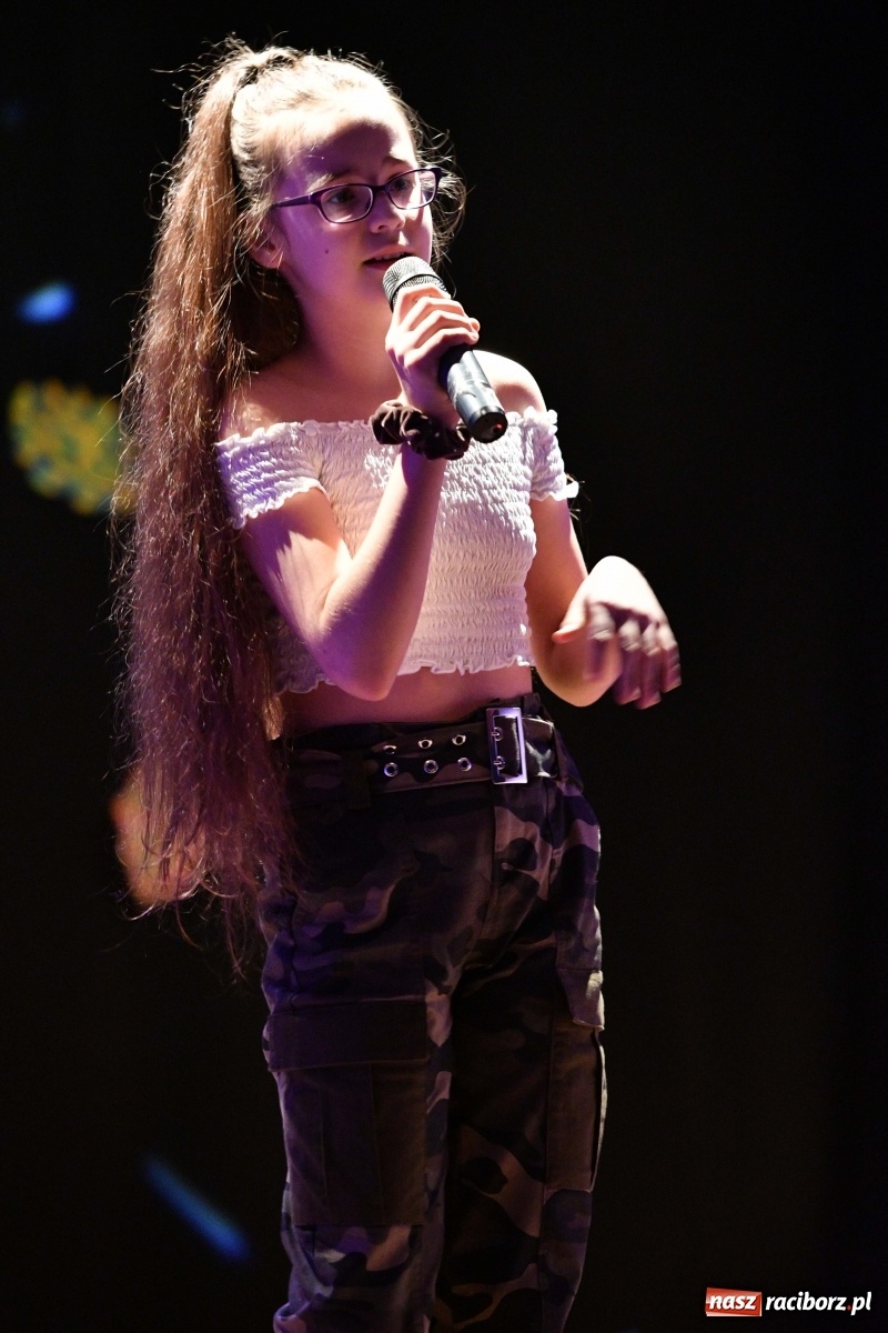 Zdjęcie w galerii na portalu naszraciborz.pl: Na jesienną nutę. Wieczór z piosenką w MDK  wiadomości z regionu