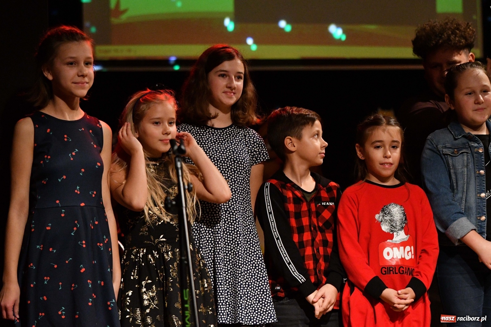 Zdjęcie w galerii na portalu naszraciborz.pl: Na jesienną nutę. Wieczór z piosenką w MDK  wiadomości z regionu