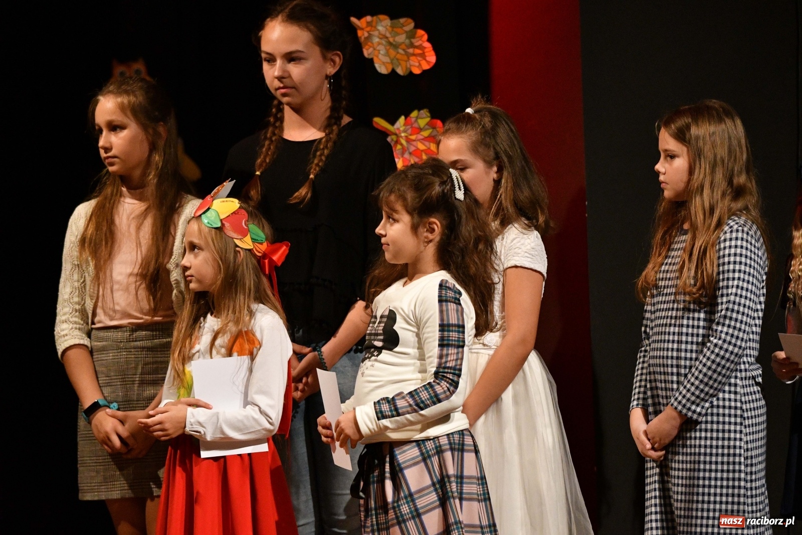 Zdjęcie w galerii na portalu naszraciborz.pl: Na jesienną nutę. Wieczór z piosenką w MDK  wiadomości z regionu