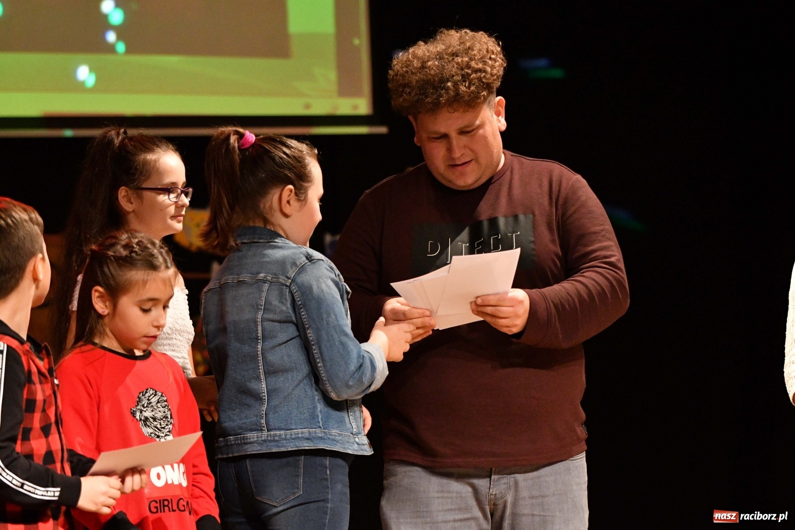 Zdjęcie w galerii na portalu naszraciborz.pl: Na jesienną nutę. Wieczór z piosenką w MDK  wiadomości z regionu