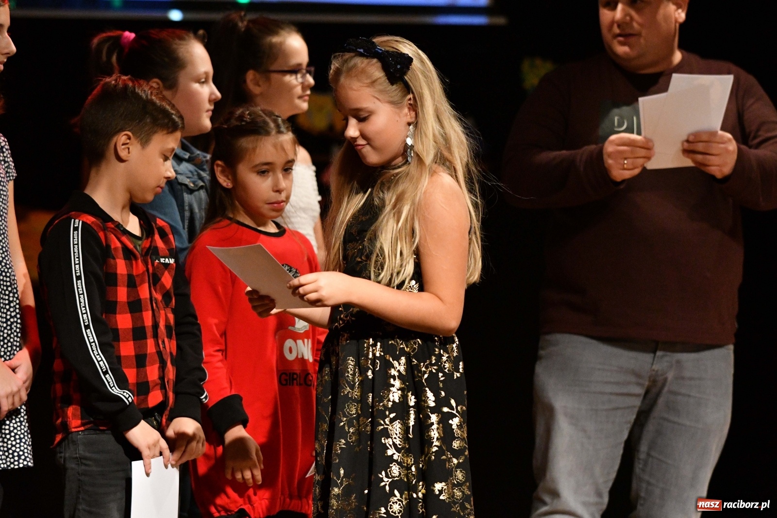 Zdjęcie w galerii na portalu naszraciborz.pl: Na jesienną nutę. Wieczór z piosenką w MDK  wiadomości z regionu